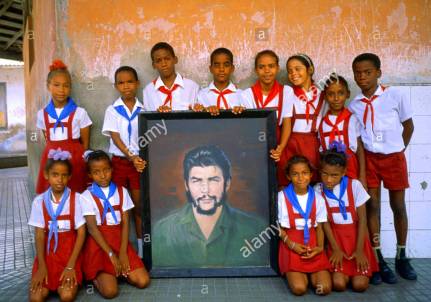 Cuban Children with Che portrait guevaristas org